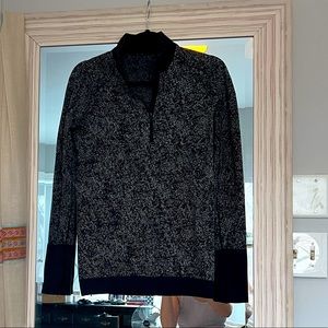 SZ 8 LULULEMON HALF ZIP PULL OVER WITH THUMB HOLES